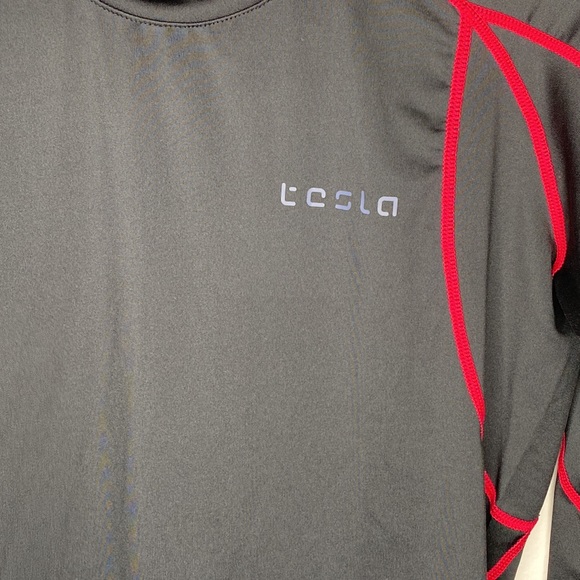 Men’s Medium TSLA Tesla MUD11 Cool Dry Long Sleeved Compression Shirt - Picture 3 of 3